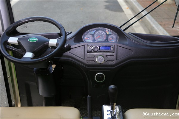 17座电动观光车-驾驶室